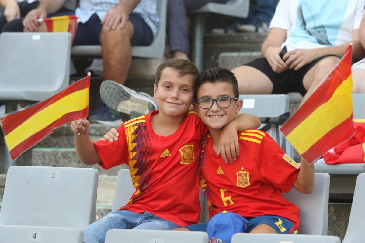 Aficionados en el encuentro de ‘La Rojita’