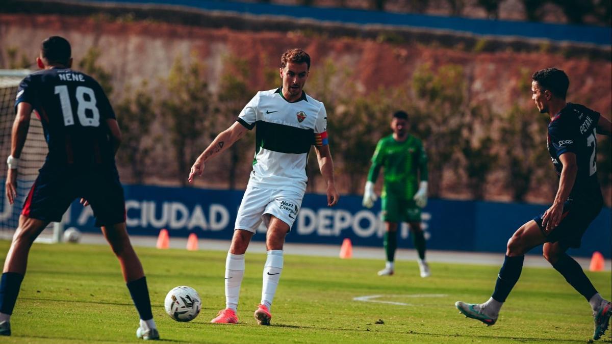 Un Elche espeso empata sin goles con el Johor