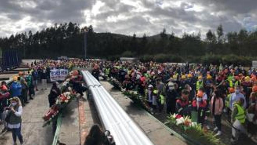 Los trabajadores de Alcoa se echan a las calles a pocas horas de que expire el plazo para la venta