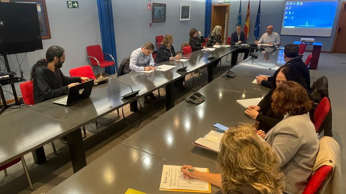 Reunión del Consejo Consultivo del Lobo de Asturias, este jueves, en Oviedo.