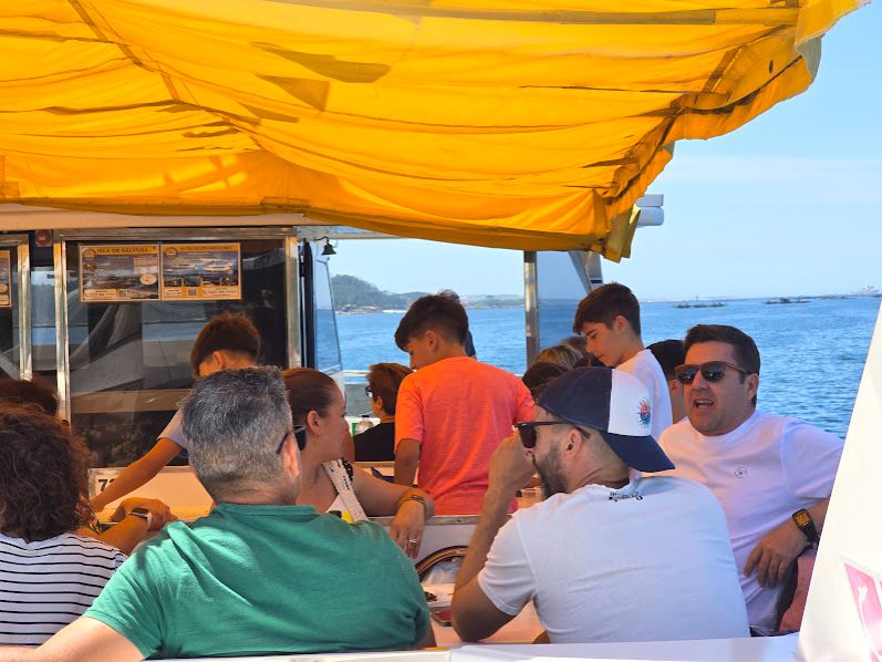 Así se disfruta de los catamaranes de O Grove.