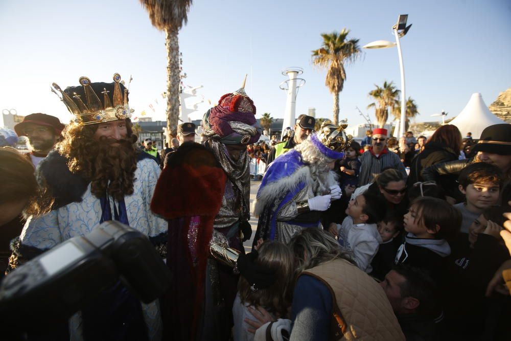 Melchor, Gaspar y Baltasar llegan por mar a la zona Volvo