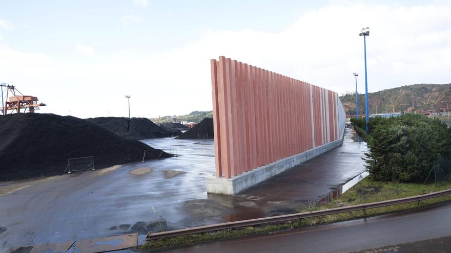El Puerto de Gijón exige inversión ambiental a las firmas de graneles para renovar concesiones