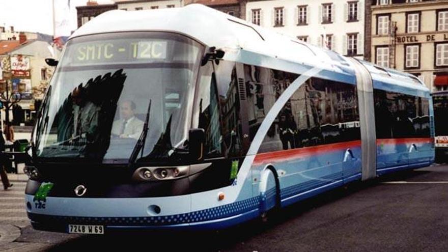 El ´trambús´ de Clermont-Ferran (Francia), el Civis del fabricante Irisbus, que también circula por Las Vegas.