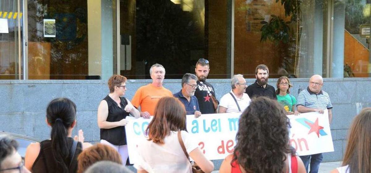Detenido el edil García Bastón y otros dos jóvenes de Cangas por violencia en las redes sociales