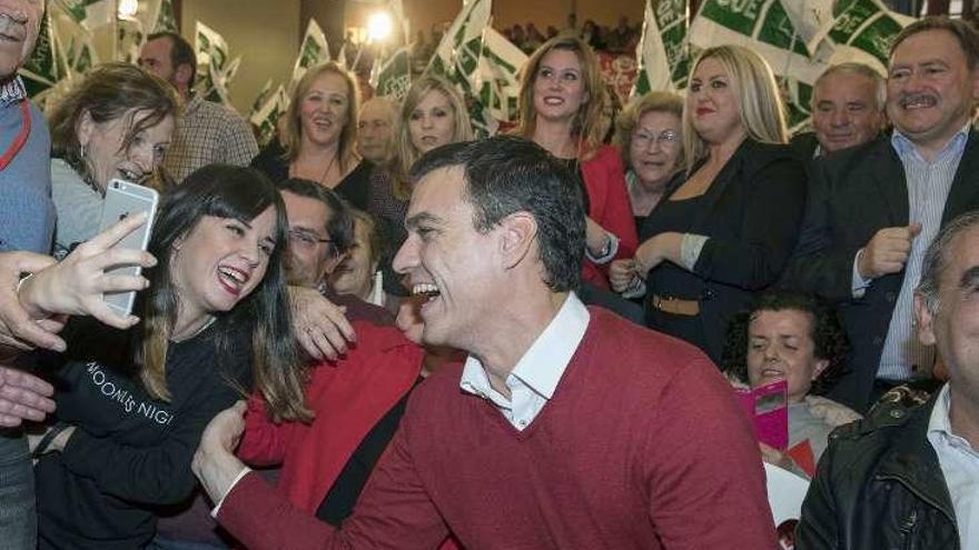 Sánchez, en un mitin ayer en Torremolinos. // Efe