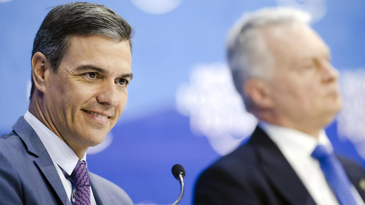 Pedro Sanchez (L), Prime Minister of Spain, and Gitanas Nauseda, President of Lithuania attend a panel session at the 51st annual meeting of the World Economic Forum (WEF) in Davos, Switzerland, 24 May 2022.