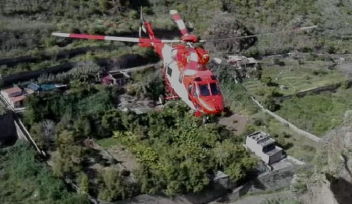 Rescate de un motorista accidentado en el barranzo de Azuaje