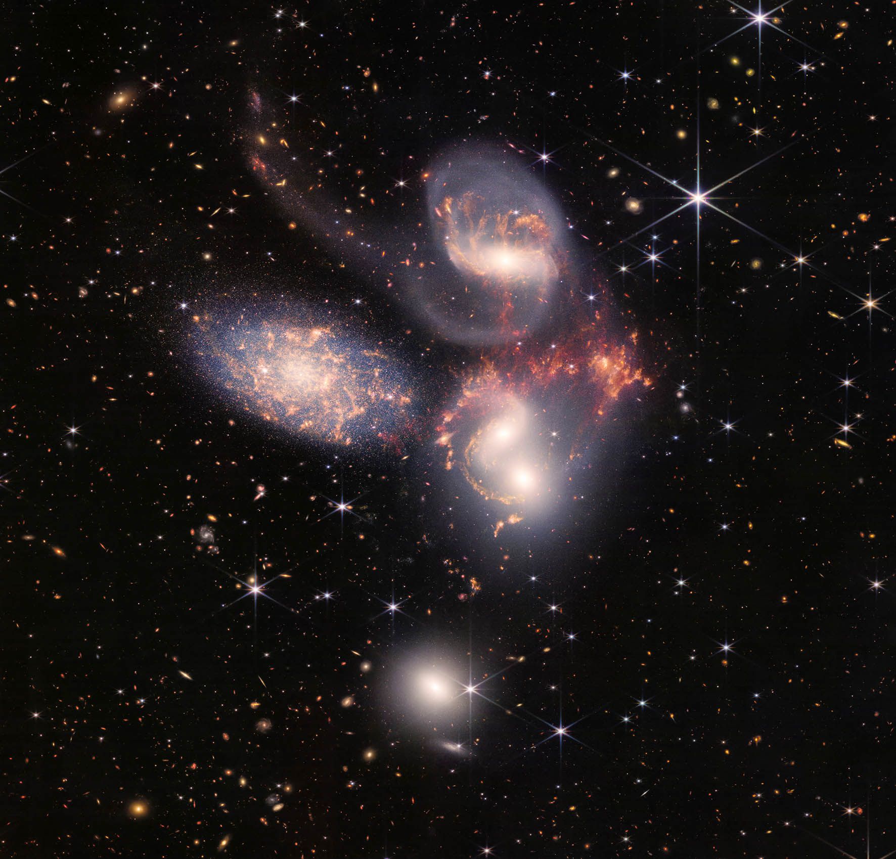 Las increíbles imágenes de la Galaxia Rueda captadas por la NASA