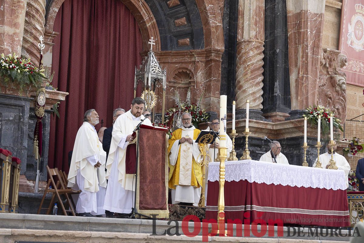 Fiestas de Caravaca | Imposición de cruces a los nuevos hermanos cofrades de la Vera Cruz