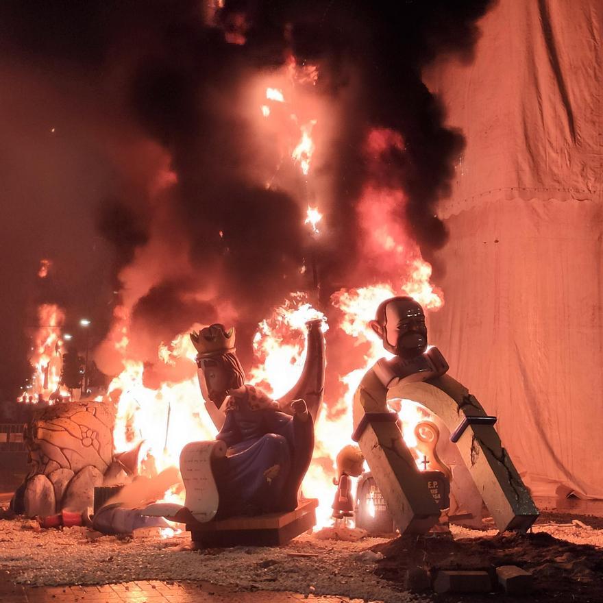 Cremà de la Falla Sant Josep 'Raval' de Gandia.