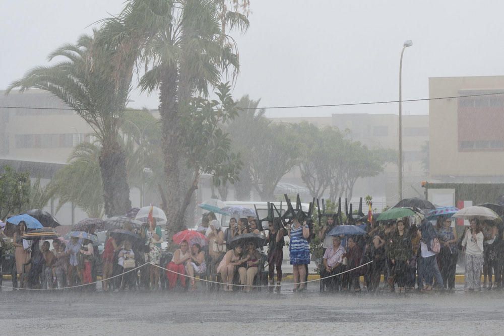 Despedida de la Brigada Líbano bajo la lluvia