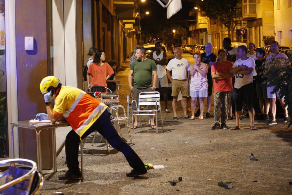 Un cotxe perd el control i atropella nou persones d'una terrassa de Girona