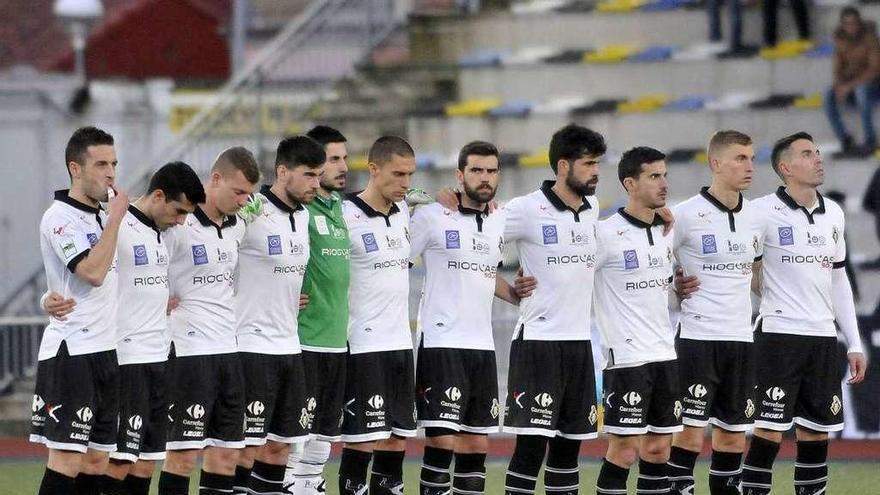 De izquierda a derecha: Cristian, Borja Navarro, Niko, Catú, Óscar Santiago, Borja Prieto, Yosu, Calahorro, Iker Alegre, Alberto y Javi Comochu, en el partido del pasado domingo ante Osasuna B.