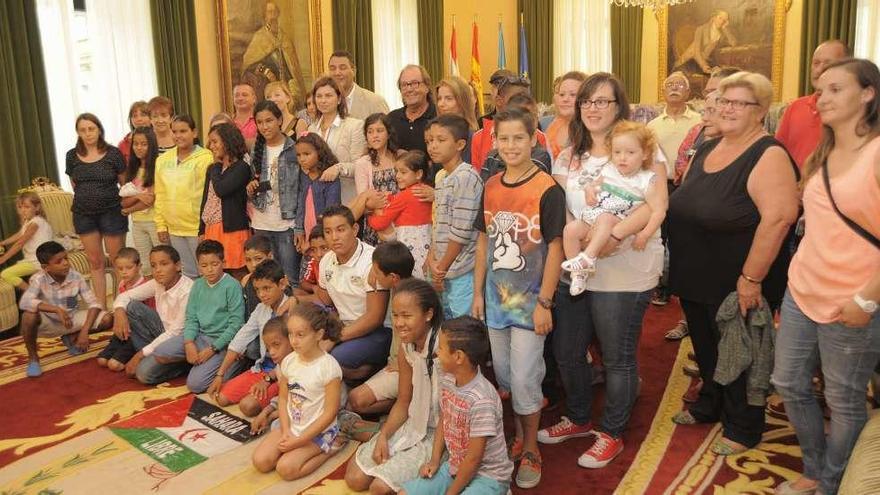 Recepción a niños ucranianos y saharauis en el Ayuntamiento