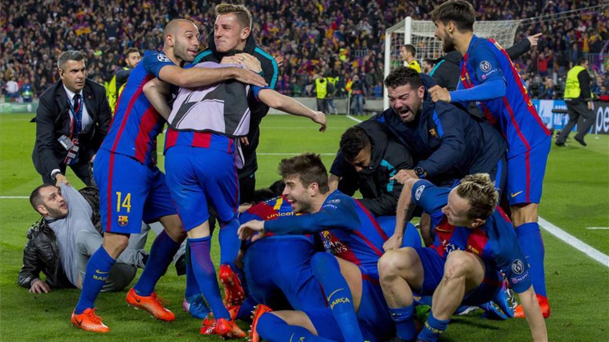 Los jugadores del FC Barcelona celebraron sobre el césped