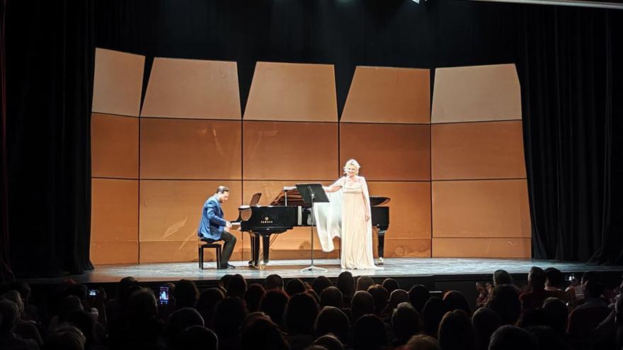 La soprano Ainhoa Arteta deja al público rendido a sus pies | C. M. Y E. R.