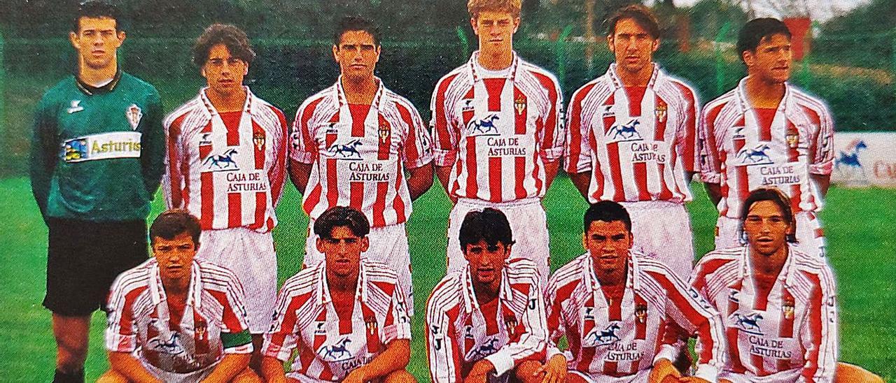 Un once del Sporting B de la temporada 95-96. De pie, por la izquierda, Juanjo González, Aitor Tornavaca, Marcos Sequeiros, Sergio Fernández, Álex Sama y José Manuel Colmenero. Agachados, en el mismo orden, Rogelio Lamar, Miguel Angulo, Rubén Acebal, Mario Cabanillas y Rubén Blaya.