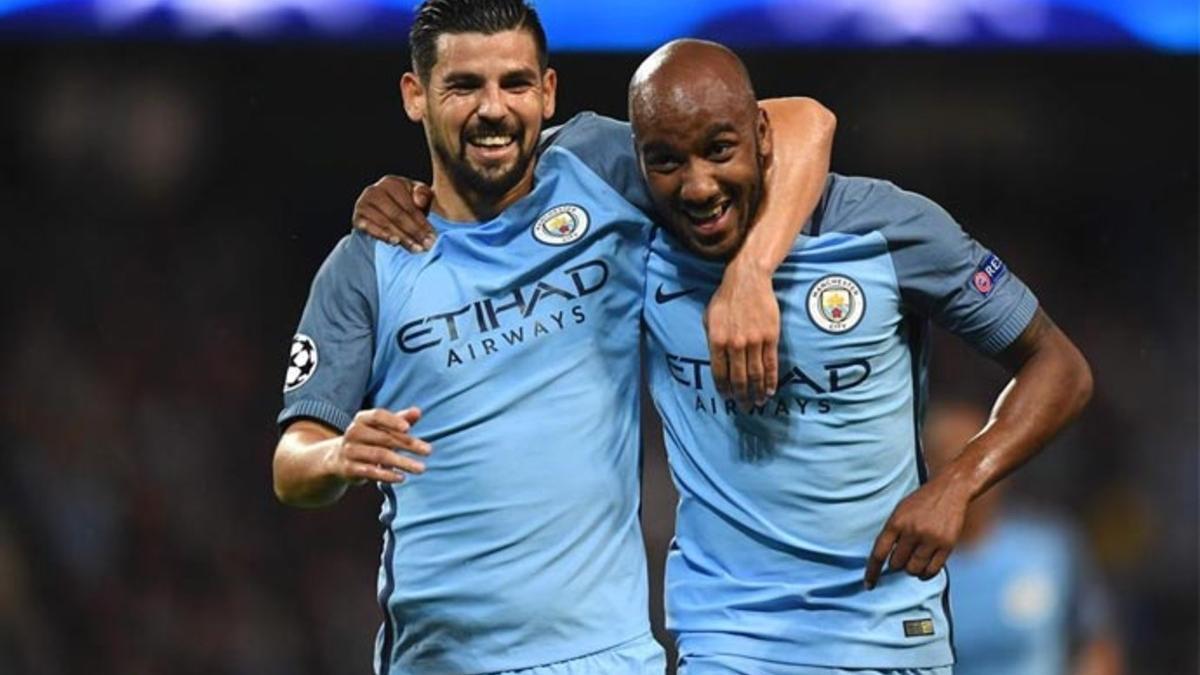 Delph, celebrando su gol con Nolito