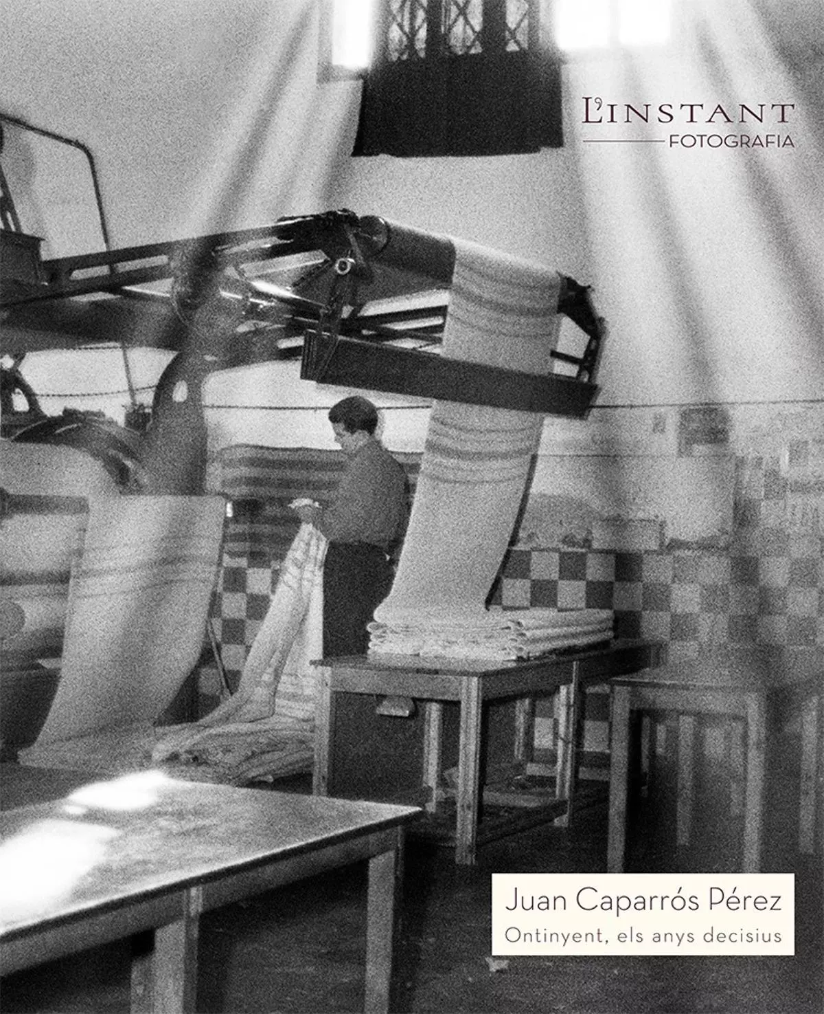 El Magnànim aprofundix en la fotografia de Juan Caparrós amb “Ontinyent, els anys decisius”