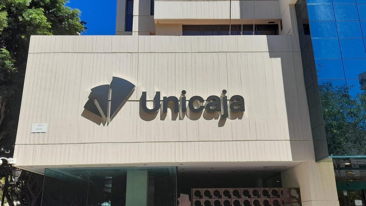 La sede central de Unicaja, en la avenida de Andalucía.