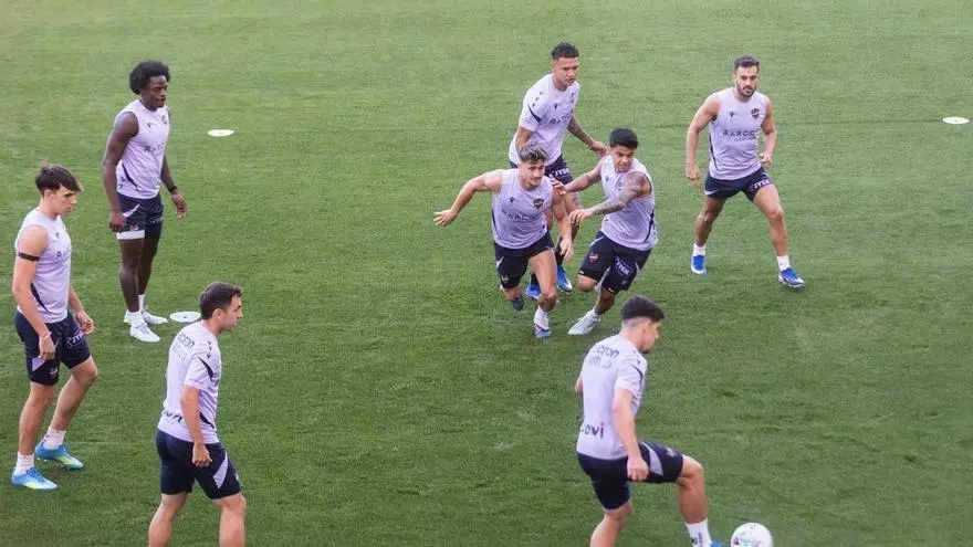 Entrenamiento del Levante UD antes de la 'final' ante el Celta de Vigo