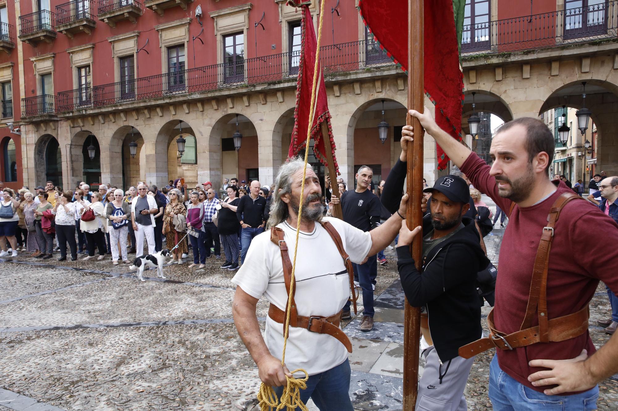 En imágenes: Gijón celebra el Día de León con bailes y el desfile de pendones