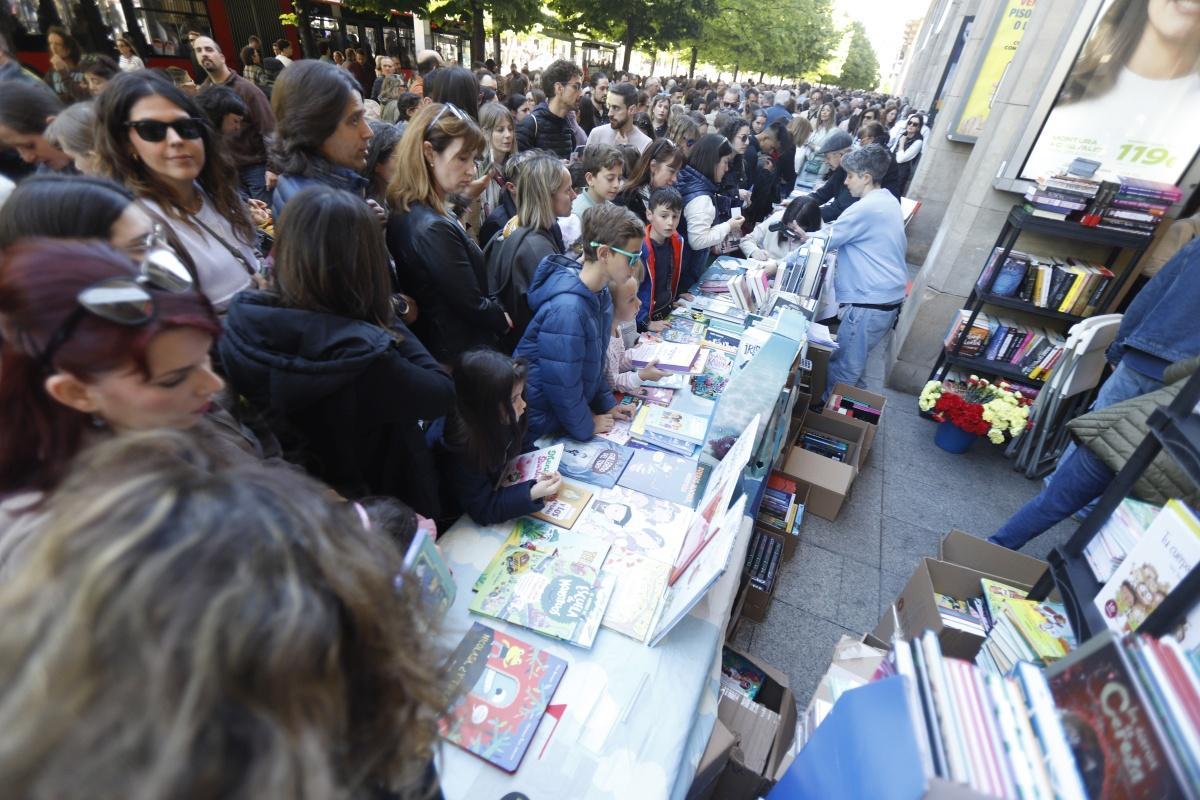 El paseo Independencia, epicentro del Día del libro de Zaragoza.