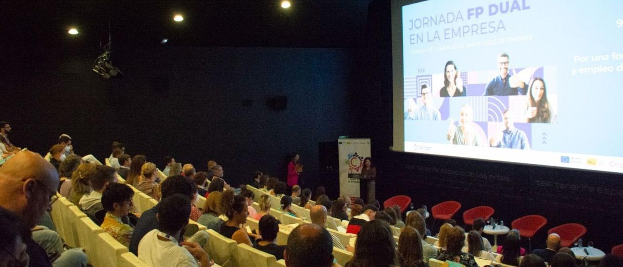 Aspecto de Tenerife Espacio de las Artes (TEA), durante la celebración de la jornada de información sobre la Formación Profesional Dual.