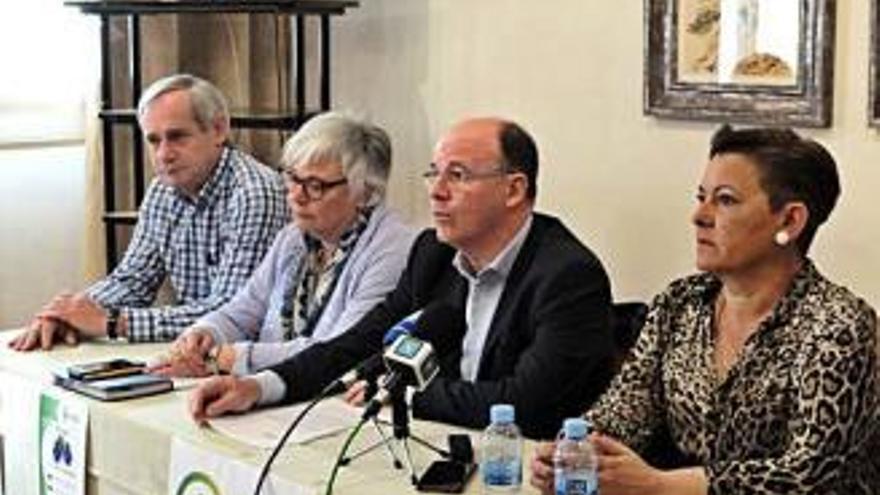 Xavier Amiel (centre), en un acte de Canviem Figueres