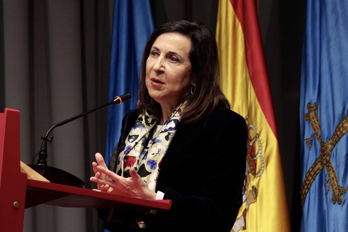 EN IMÁGENES: Margarita Robles recibe la Medalla de Oro de la Cámara de Comercio de Oviedo EN IMÁGENES: Margarita Robles recibe la Medalla de Oro de la Cámara de Comercio de Oviedo