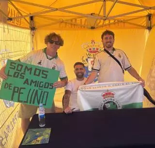 La 'Pejiñomanía' se desata en el Gran Canaria y banderas del Racing: "Somos los amigos de Pejiño"