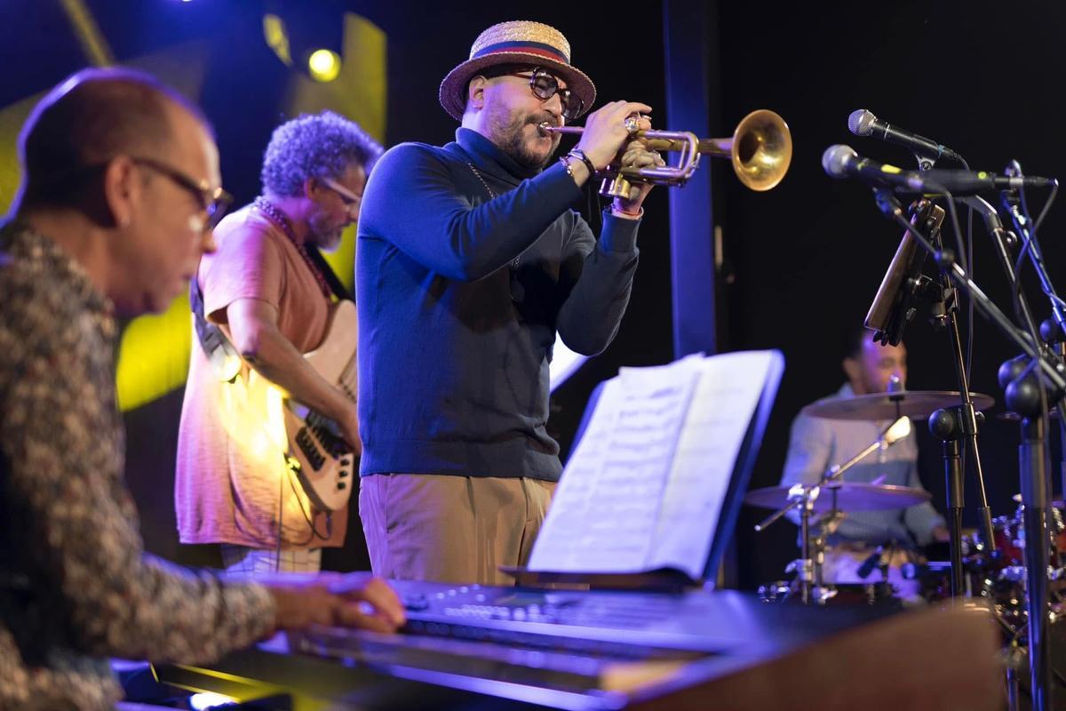 Gerald Chipi Chacón se crió en Caracas dentro de una familia de músicos.