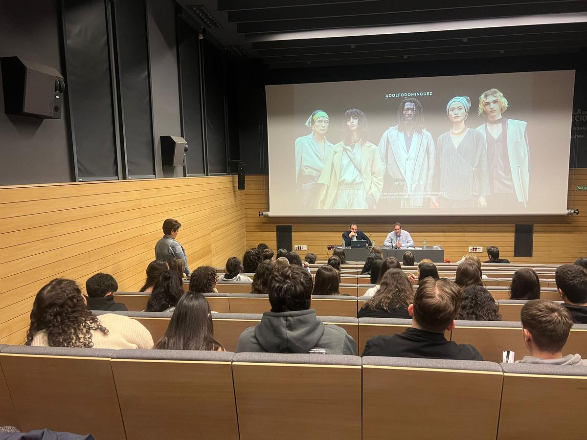 La jornada "Emprendiendo hacia el futuro" del IES Número 1 de Gijón, en imágenes