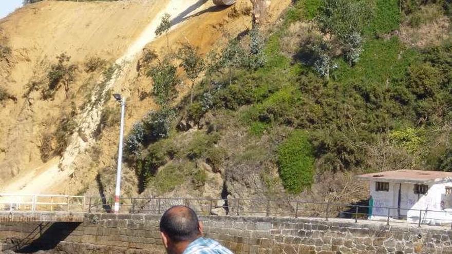 La peligrosa ejecución del muro del talud del puerto de Santa Cruz