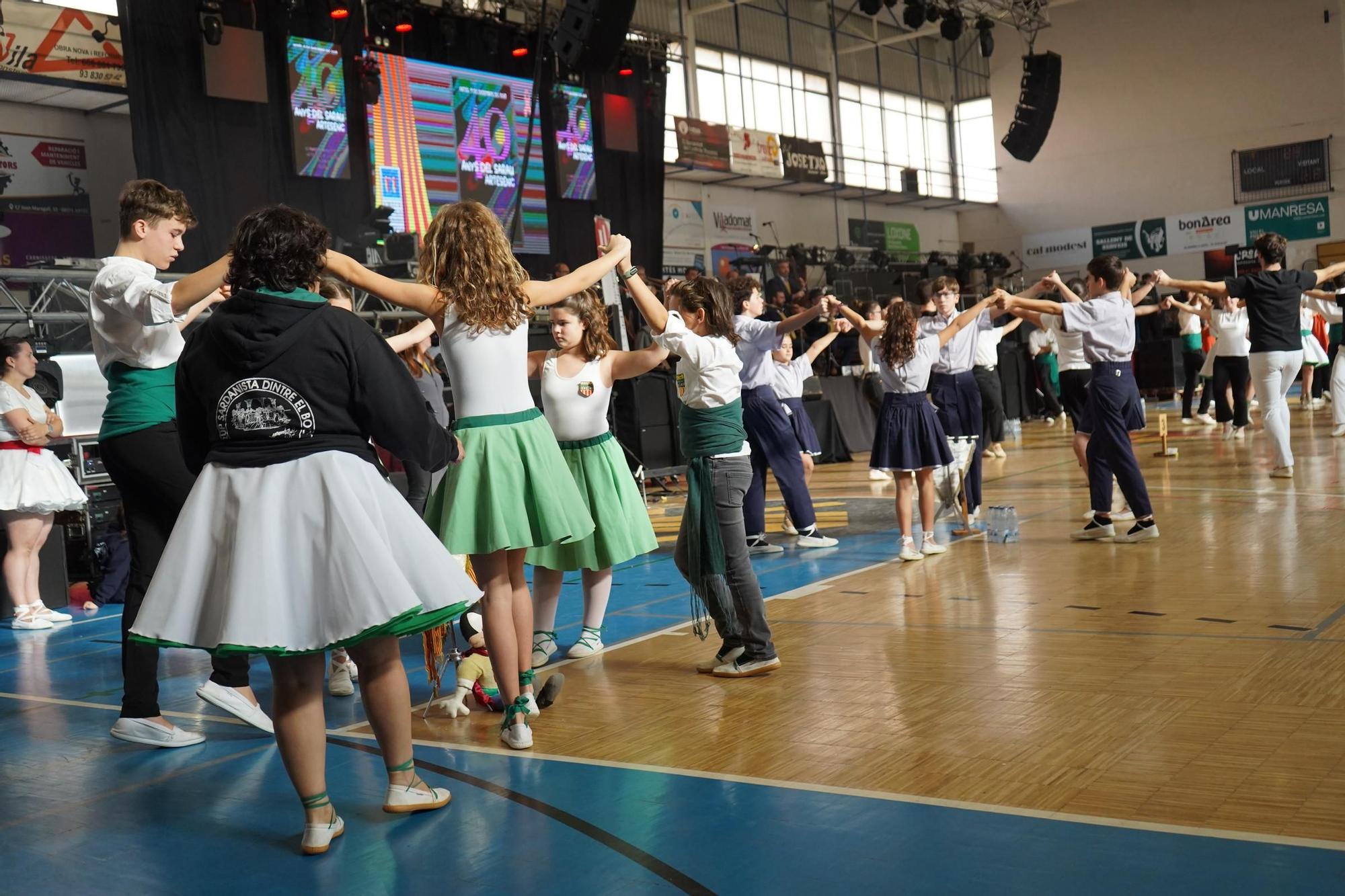 Les imatges de la celebració del 40e aniversari del Sarau Artesenc amb el concurs de colles sardanistes