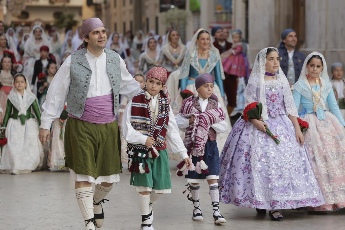 Todas las fotos de la ofrenda del 18 de marzo por la calle San Vicente hasta la 19:30 horas Todas las fotos de la ofrenda del 18 de marzo por la calle San Vicente hasta la 19:30 horas