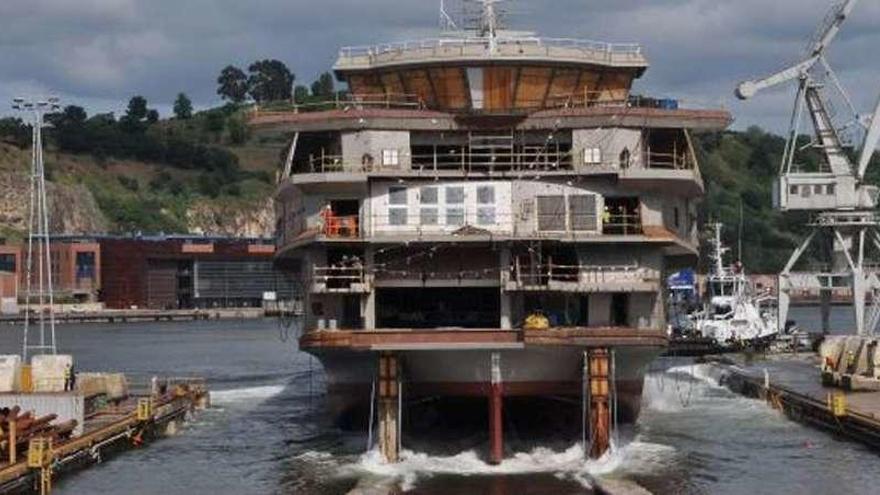 Botadura de un ferri en el astillero La Naval de Sestao. // FdV