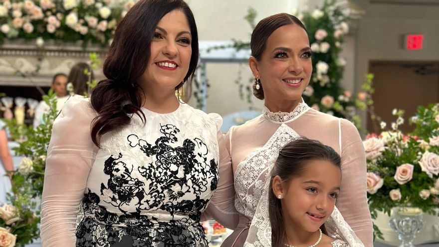 Adamari López y su hija Alaia junto a Mar Segovia.