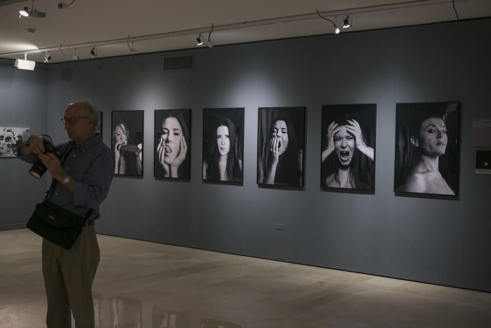 Imágenes de la exposición fotográfica En Plural en la Fundación Caja Mediterráneo