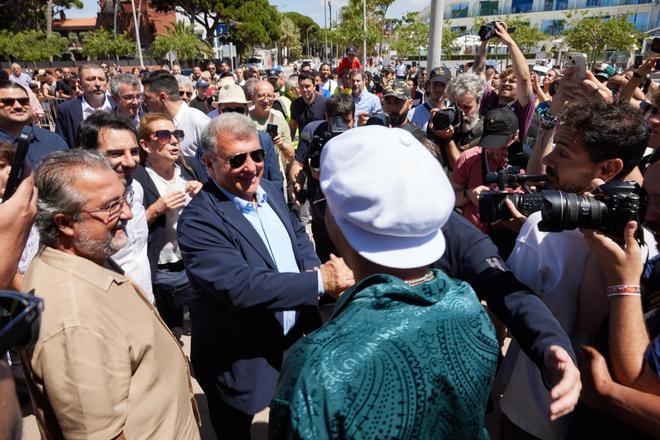 Joan Laporta y Ronaldinho en la inauguración del Paseo de las Estrellas de Castelldefels, en imágenes