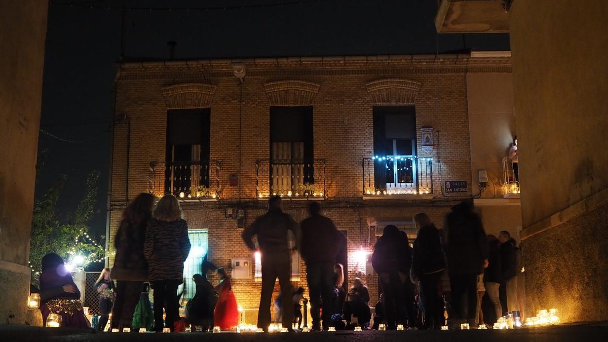 Una de las calles de Beniaján iluminada con velas en la edición anterior.