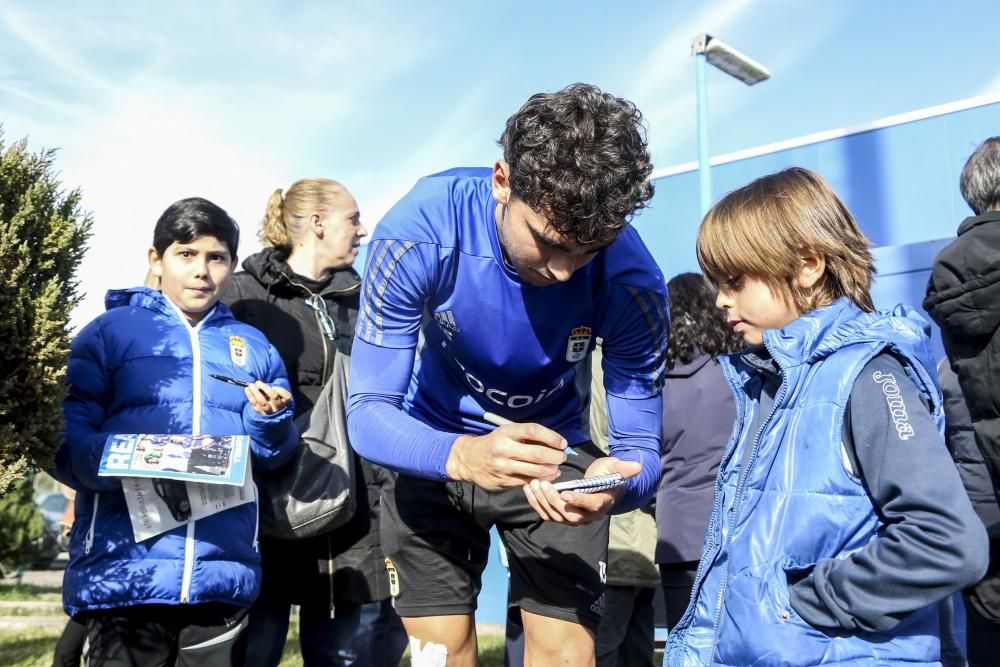 Entrenamiento del Real Oviedo a puerta abierta en El Requexón