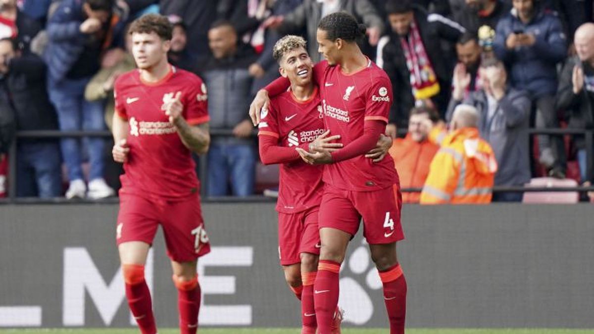 Luego de ocho jornadas, el Liverpool se mantiene invicto y a un punto del primer puesto de la Premier