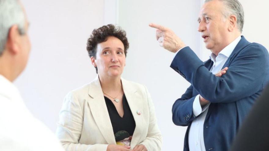 Ballester recorrió la nueva sede central del Grupo Pamesa de la mano de Roig. | MEDITERRÁNEO