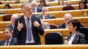 Govern i PP agreugen el seu enfrontament pel repartiment de menors