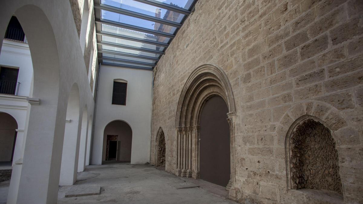 Interior del monasterio de San Vicente de la Roqueta, actualmente sin uso.