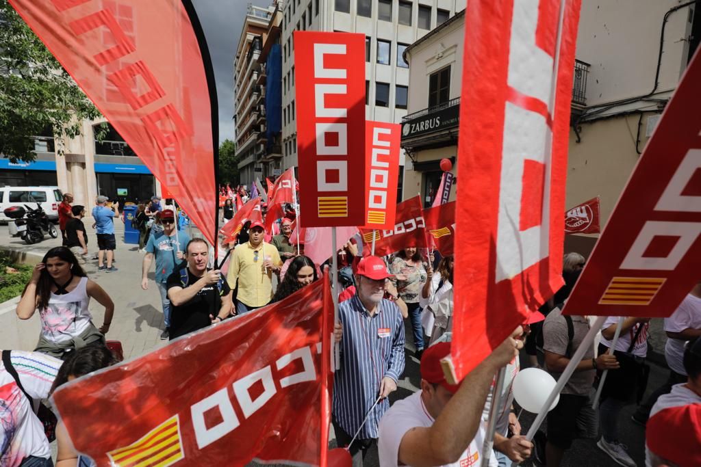 Cerca de mil personas salen a la calle por el Primero de Mayo