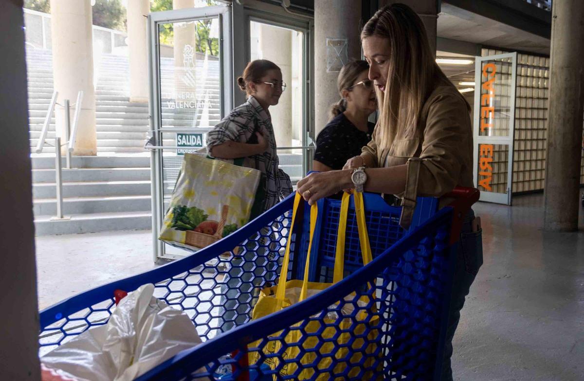 El empuje solidario en Alicante llena el Centro de Tecnificación con ayuda para los afectados por la DANA en Valencia