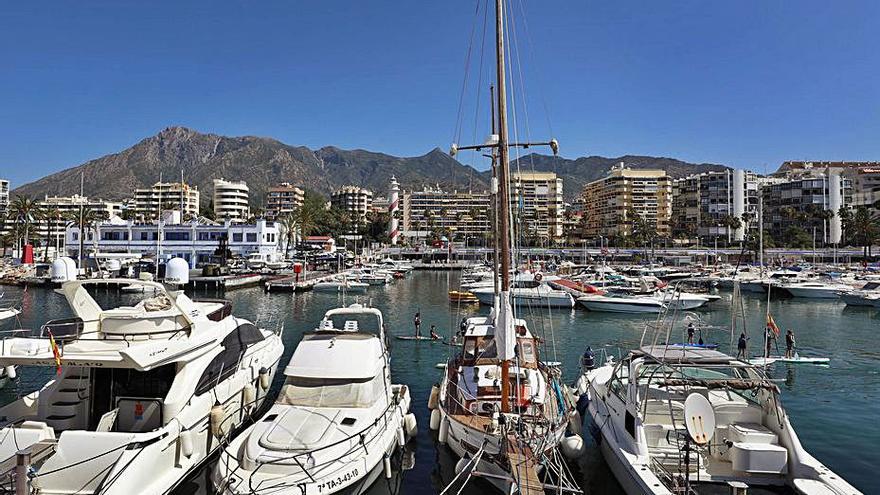 Embarcaciones atracadas en el puerto deportivo. | L. O.